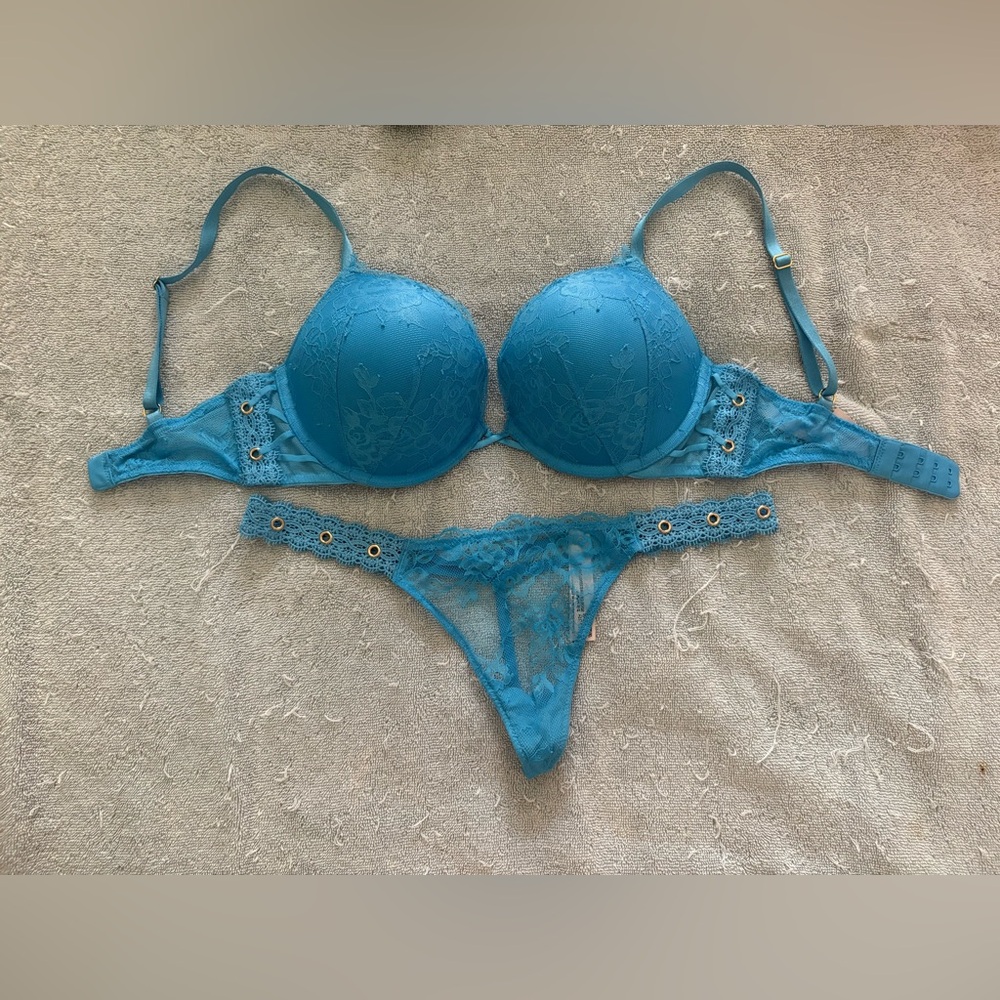 Victoria’s Secret Bombshell Blue Lace Bra and Thong Set - Picture 2 of 3